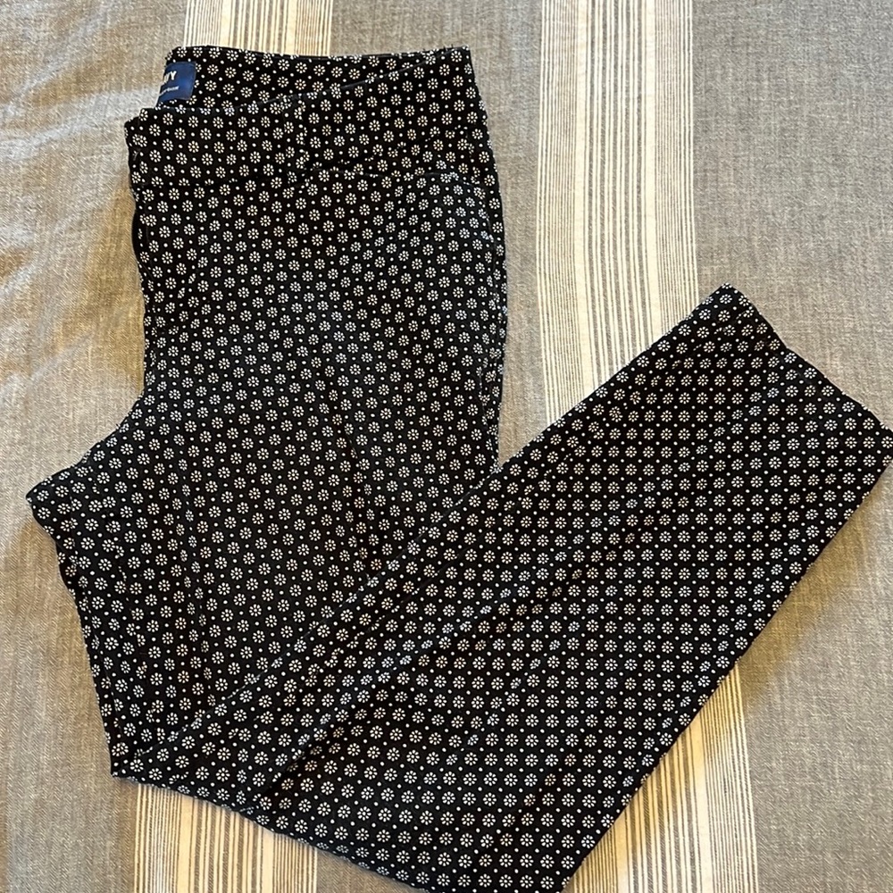 Daisy print dress pants